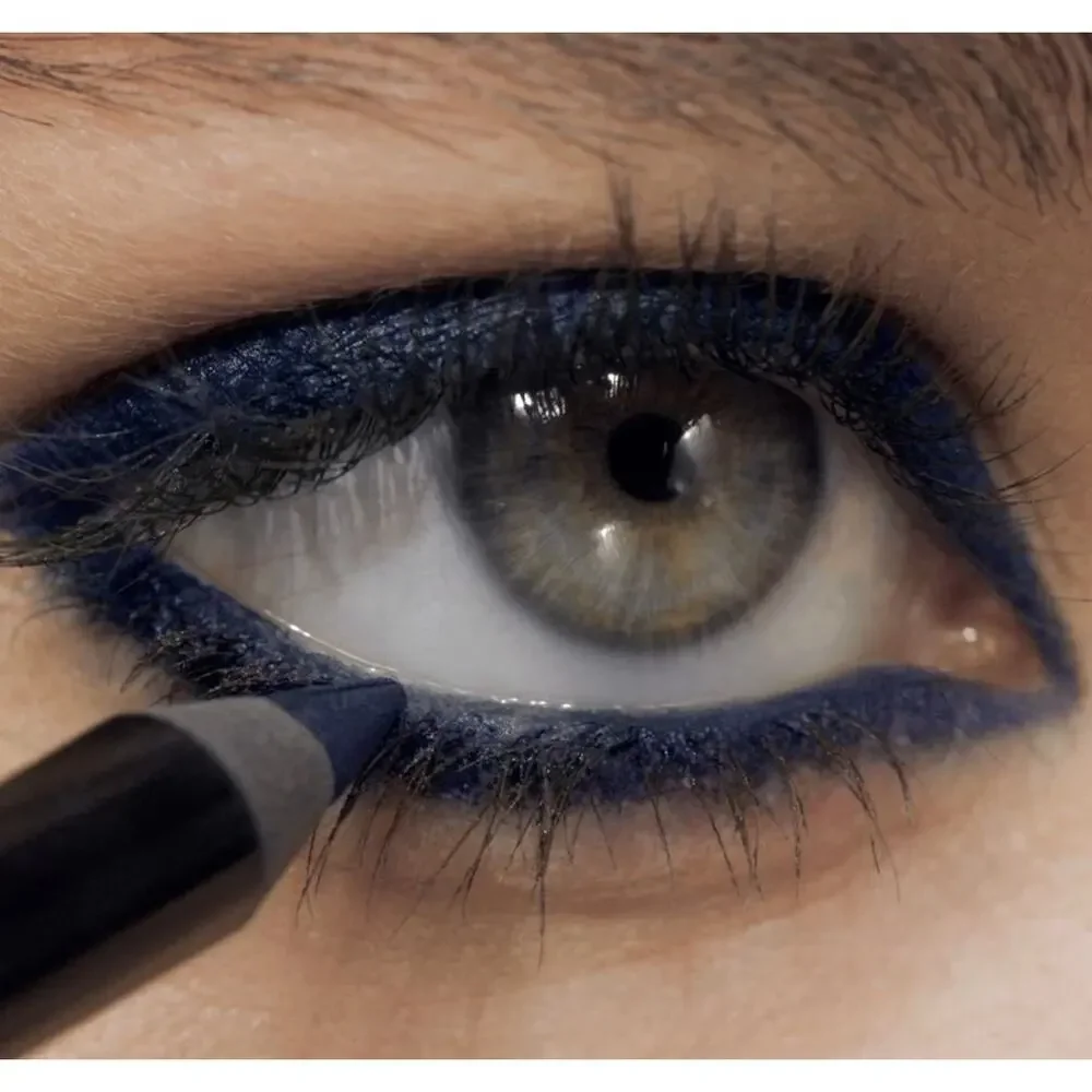 New in box Victoria Beckham satin kajal eyeliner in navy noir with sharpener